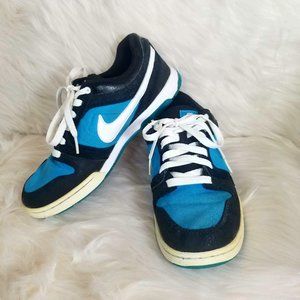 Nike Air Mogan 3 Low Top Sneakers Size 8.5 Womens